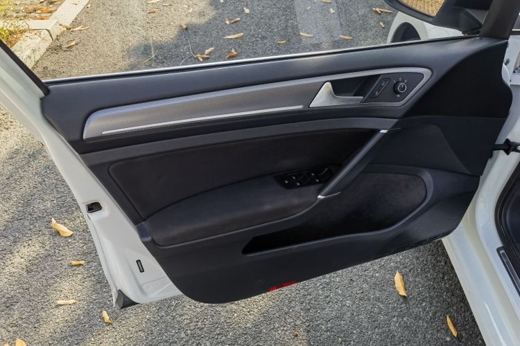 大众 高尔夫 2017款 1.6L 自动舒适百万辆纪念版中控内饰7005