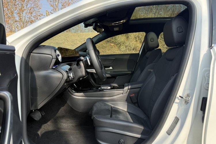 奔驰A级 2022款 改款三 A 200 L 运动轿车时尚型中控内饰7002