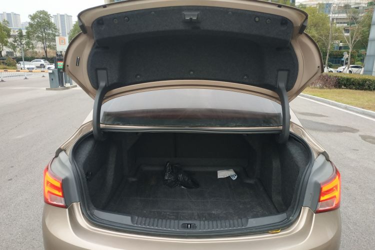 别克 威朗 2018款 三厢 15S 自动领先型局部细节23