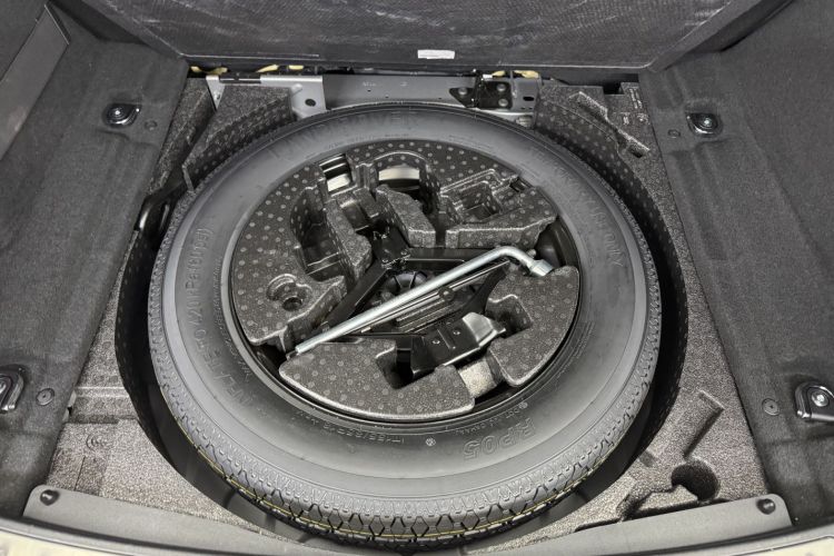 路虎 揽胜极光 2021款 极光L 249PS R-Dynamic S 性能版车身外观6006