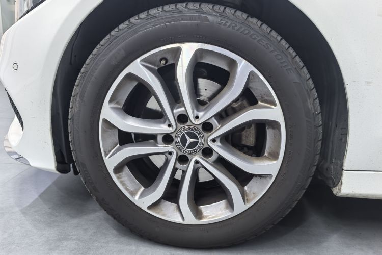 奔驰C级 2017款 改款 C 180 L 时尚型运动版中控内饰7007