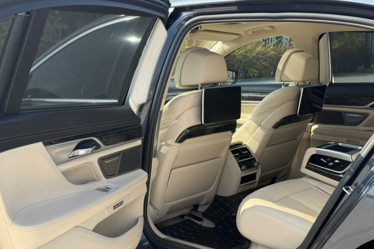 宝马7系 2016款 730Li 豪华型中控内饰7004