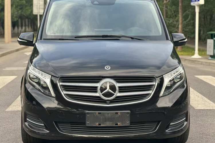 奔驰V级 2018款 V 260 L 尊贵加长版 国VI车身外观6005