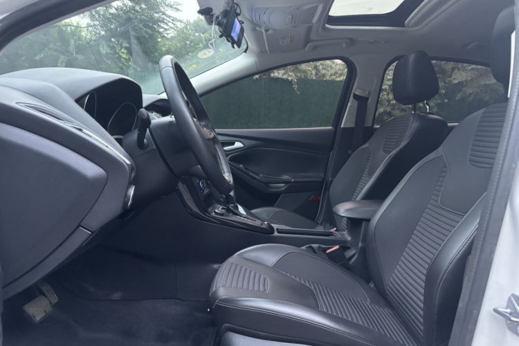 福特 福克斯 2017款 两厢 1.6L 自动风尚型智行版局部细节19