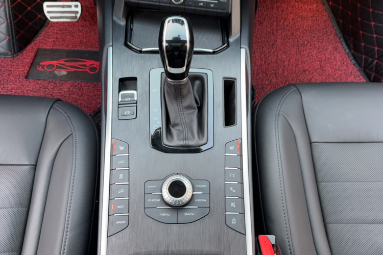 魏牌 VV7 2017款 2.0T 旗舰型中控内饰7006