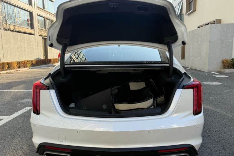 凯迪拉克CT5 2024款 28T 豪华型Pro中控内饰7006