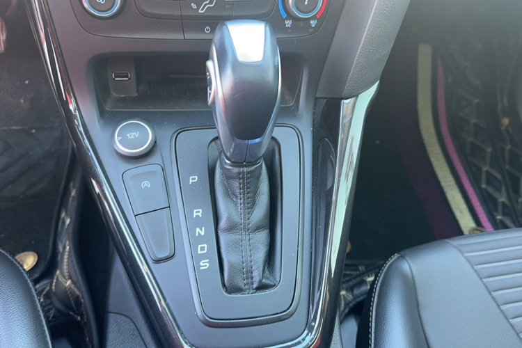 福特 福克斯 2020款 两厢经典 1.5L 自动风尚型局部细节18