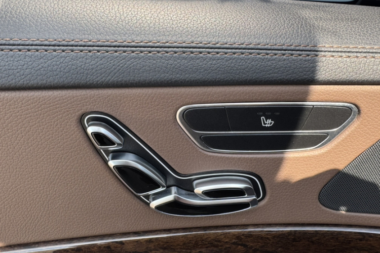 奔驰S级 2019款 S 320 L中控内饰7003