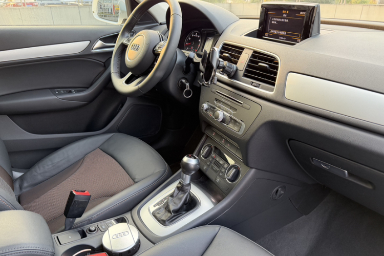 奥迪Q3 2017款 30 TFSI 时尚型局部细节16