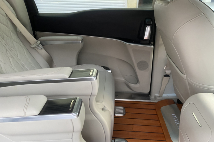 别克GL8 2021款 陆上公务舱 652T 豪华型中控内饰7007