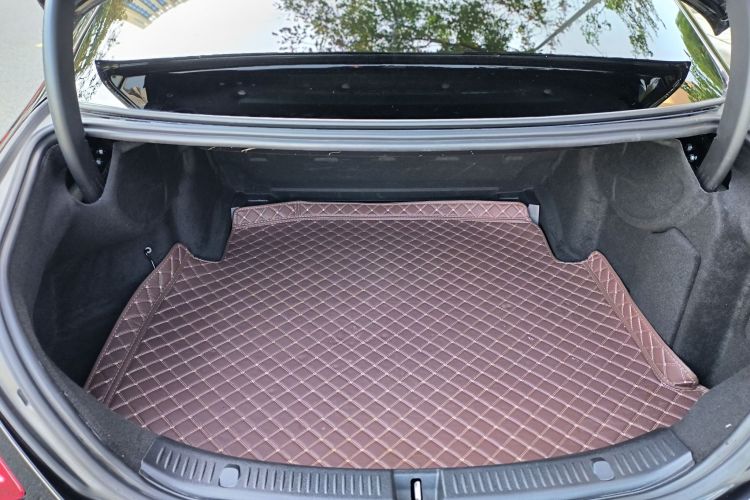 奔驰E级 2020款 改款 E 300 L 运动时尚型中控内饰7010