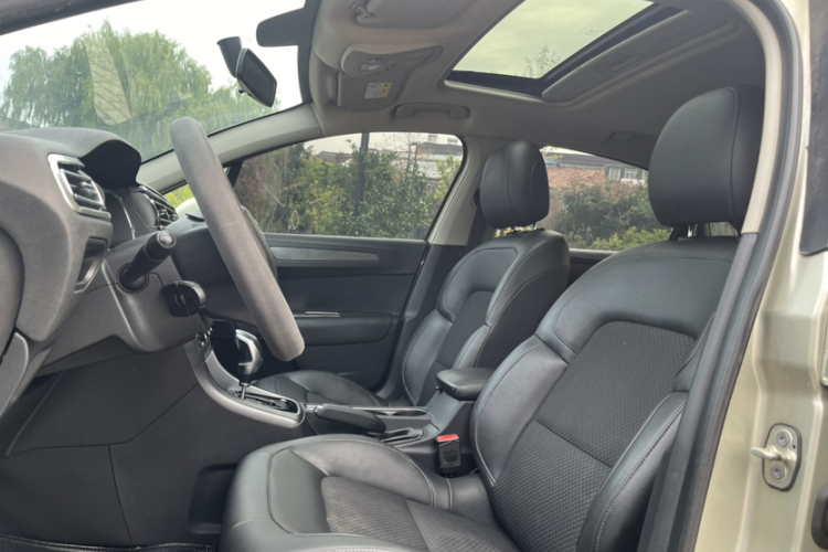 雪铁龙 C4世嘉 2016款 1.6L 自动豪华型中控内饰7001