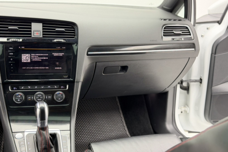 大众 高尔夫GTI 2016款 2.0TSI GTI中控内饰7005