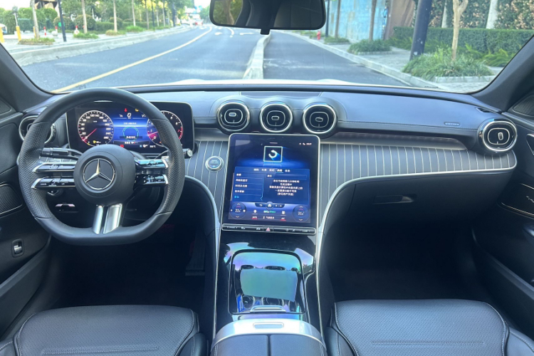 奔驰C级 2022款 改款 C 200 L 运动版中控内饰7010