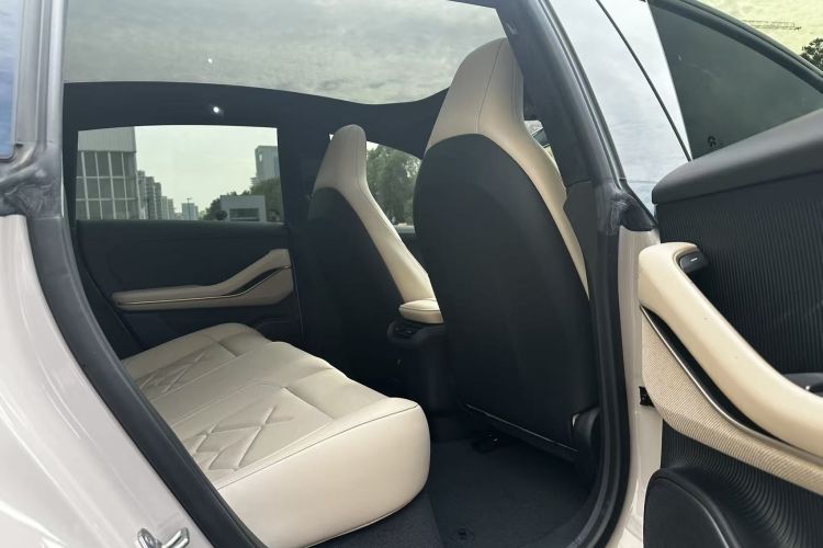 蔚来ET5 2022款 75kWh中控内饰7006