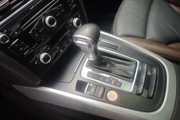 奥迪Q5 2017款 Plus 40 TFSI 技术型中控内饰7009