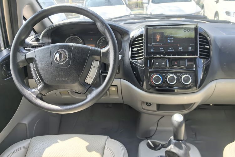 东风风行 菱智 2016款 M3 1.6L 7座豪华型 国IV中控内饰7013