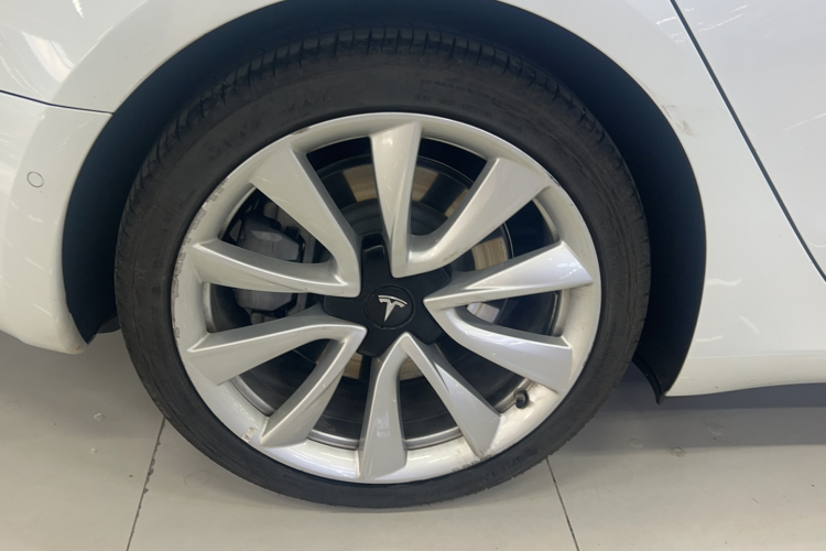 特斯拉 Model 3 2019款 标准续航后驱升级版车身外观6005