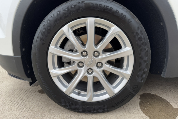 凯迪拉克XT4 2021款 28T 两驱技术型车身外观6004