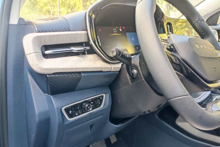 宝骏RM-5 2019款 1.5T CVT 24小时在线尊贵型 6座局部细节9006