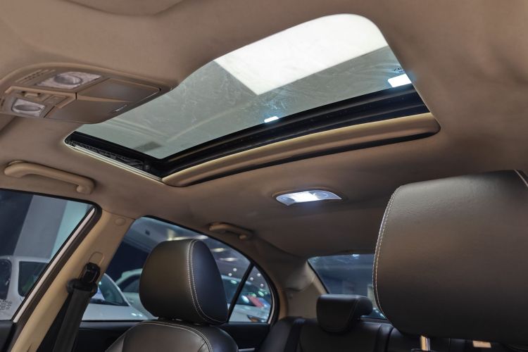 吉利汽车 帝豪 2017款 三厢百万款 1.5L 手动向上版中控内饰7011