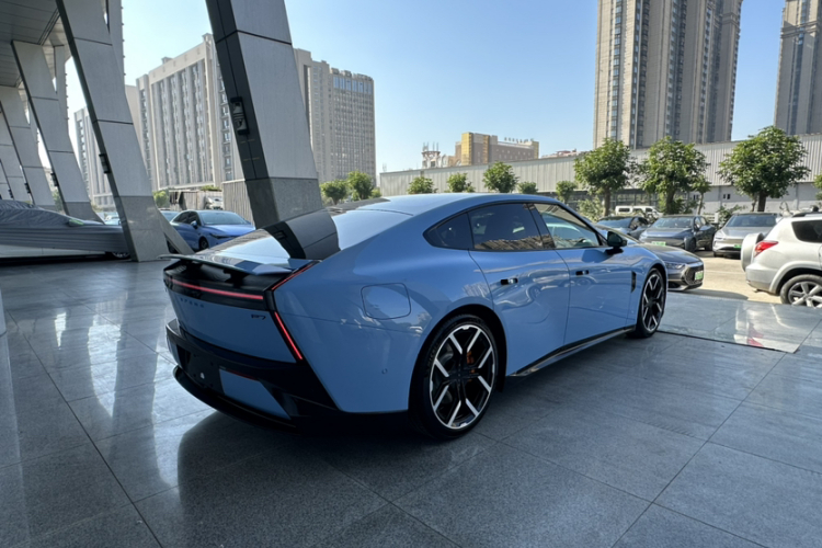 小鹏P7 2025款 702 长续航 Ultra车身外观6005