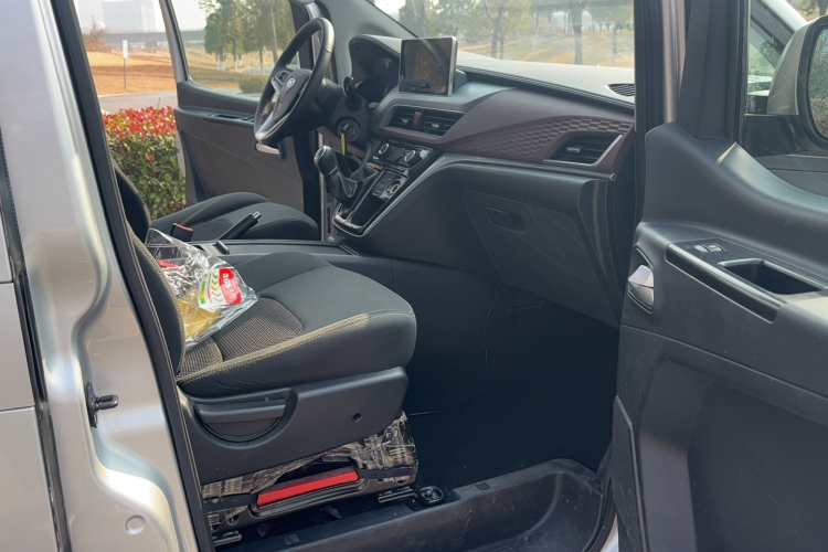 江淮瑞风 瑞风M3 2023款 PLUS 1.8L 9座智联版中控内饰7002