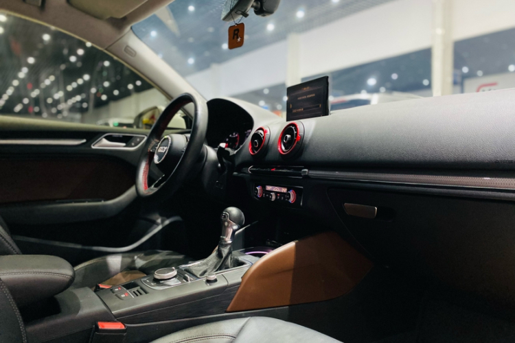 奥迪A3 2020款 Limousine 35 TFSI 风尚型 国VI中控内饰7009