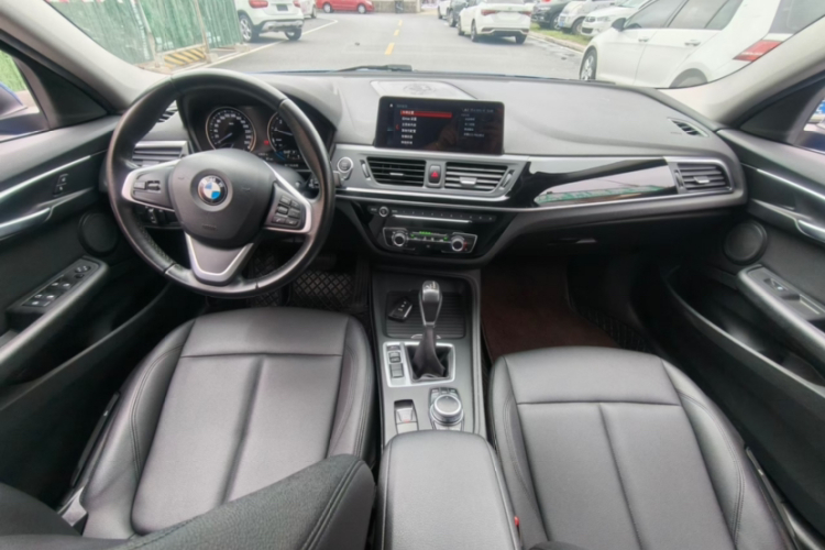 宝马1系 2019款 118i 时尚型中控内饰7005