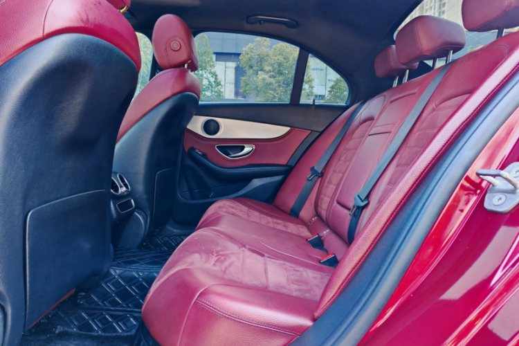 奔驰C级 2019款 C 260 运动版中控内饰7001