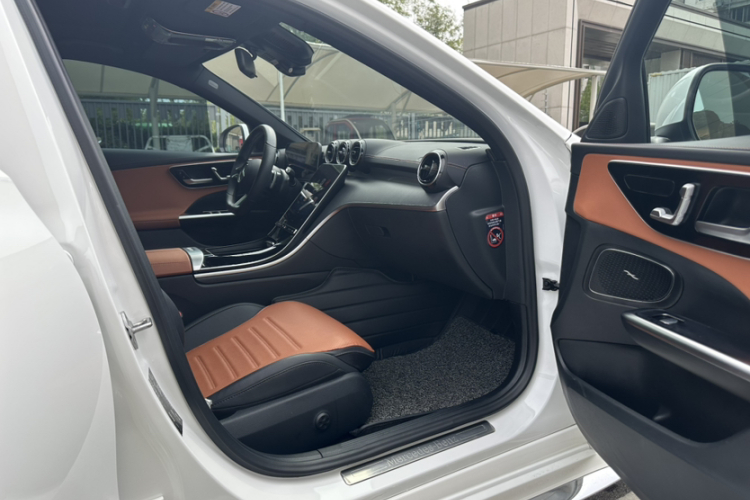 奔驰C级 2022款 改款 C 200 L 运动版中控内饰7008