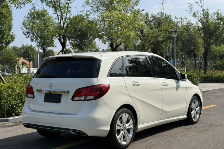 奔驰B级 2017款 B 200 动感型车身外观6005