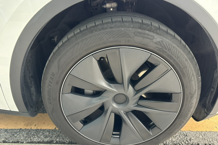 特斯拉 Model Y 2024款 后轮驱动版车身外观6008