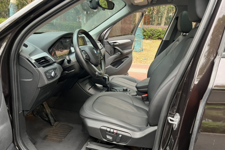 宝马X1 2016款 sDrive18Li 尊享型中控内饰7006