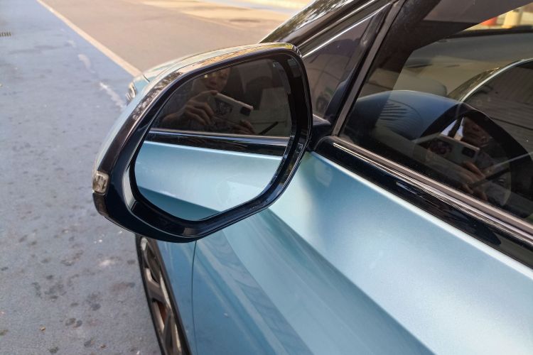 宝骏RM-5 2019款 1.5T CVT 24小时在线尊贵型 6座车身外观6012