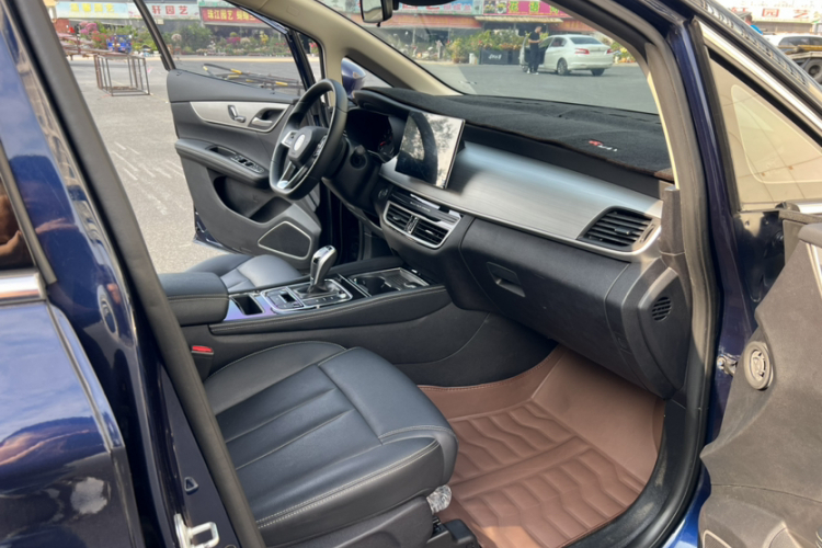 比亚迪 宋MAX 2021款 升级版 1.5T 自动尊贵型 7座局部细节41