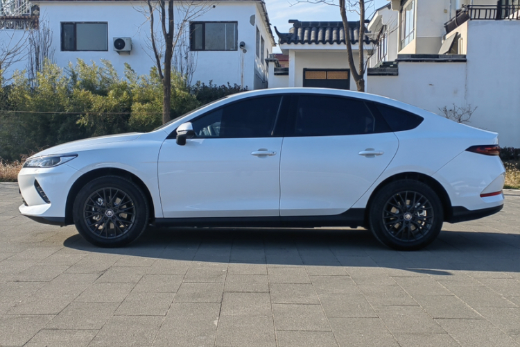 比亚迪 秦PLUS 2025款 EV 智驾版 510KM进取型车身外观6005