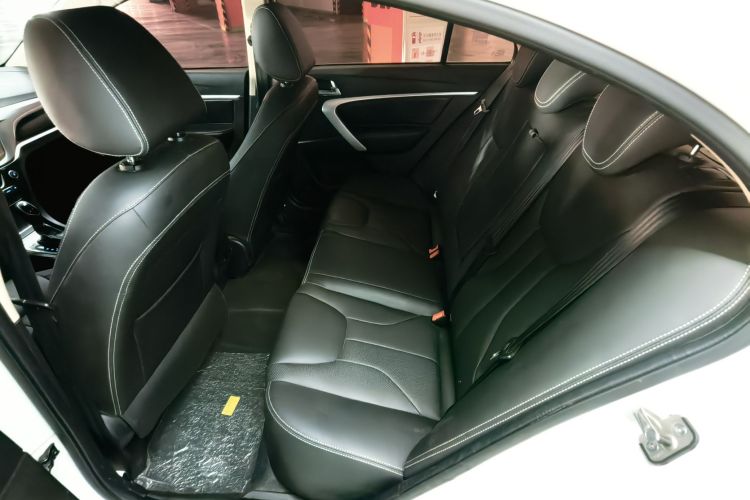 吉利汽车 帝豪 2017款 三厢百万款 1.5L CVT向上版中控内饰7003