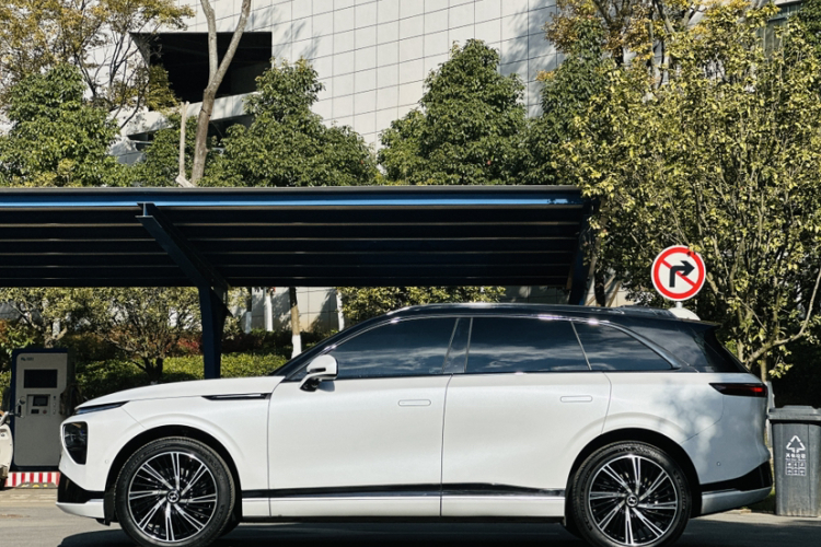 小鹏G9 2022款 702 Pro车身外观6008