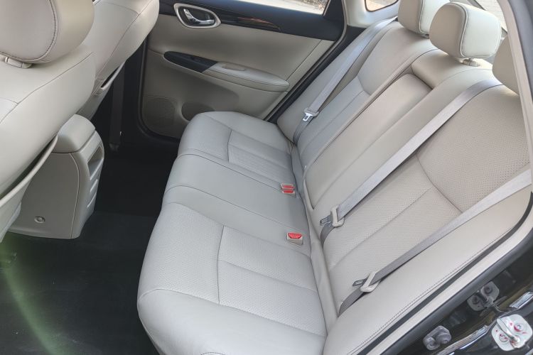 日产 轩逸 2016款 1.6XL 手动豪华版中控内饰7004