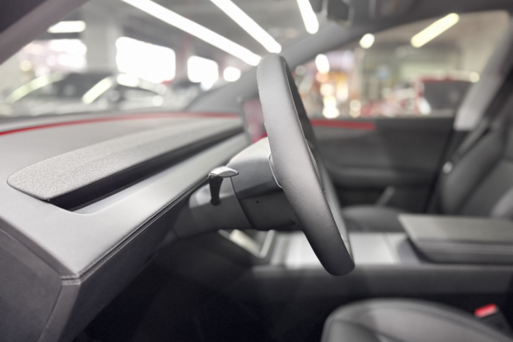 特斯拉 Model Y 2025款 长续航全轮驱动版中控内饰7007