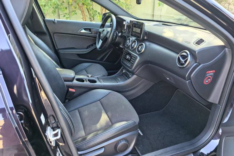 奔驰A级(进口) 2013款 A 180 时尚型中控内饰7001