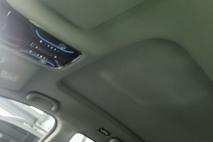 捷途X95 2023款 改款 1.6T DCT至尊版 7座中控内饰7008