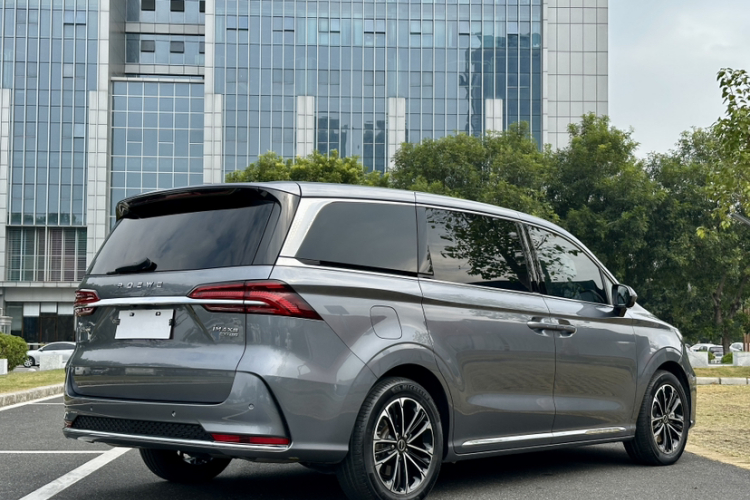 荣威iMAX8 2022款 400TGI 欢聚版车身外观6009