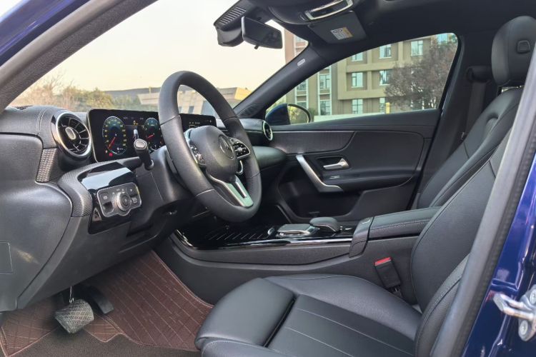 奔驰A级 2020款 改款 A 200 L 运动轿车动感型局部细节19