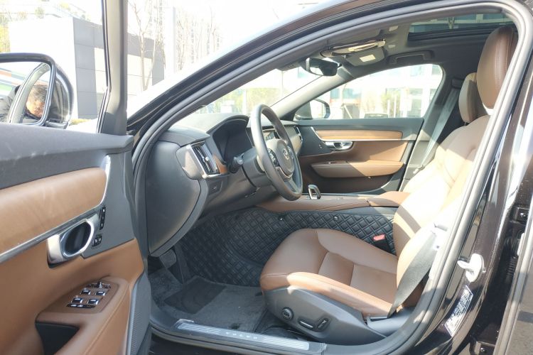 沃尔沃S90 2025款 B5 智逸豪华版中控内饰7003