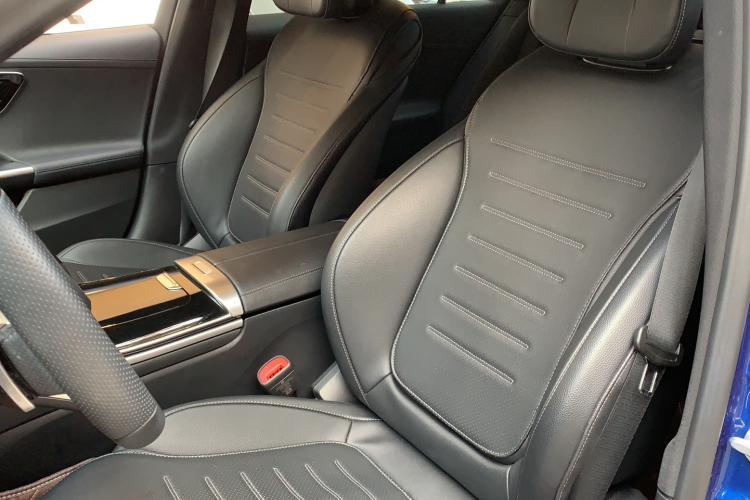 奔驰C级 2022款 改款 C 200 L 运动版中控内饰7001