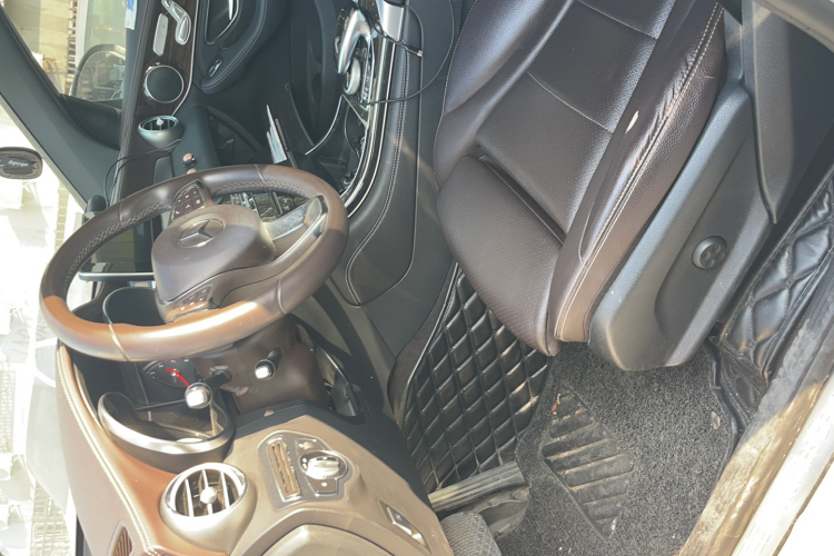 奔驰GLC 2017款 GLC 260 4MATIC 动感型中控内饰7004