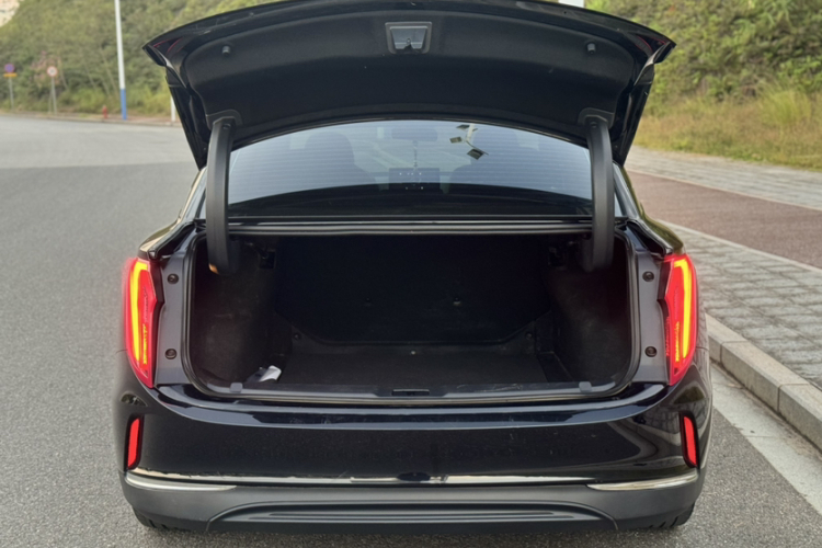 红旗E-QM5 2022款 431km 充电乐享版局部细节23