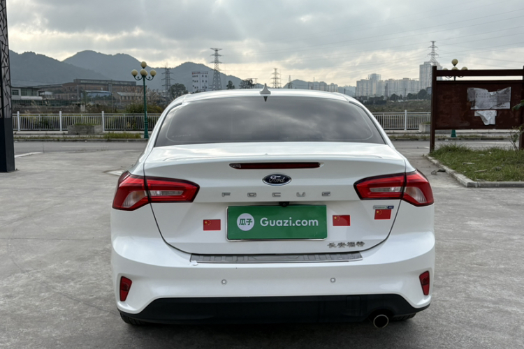 福特 福克斯 2019款 三厢 EcoBoost 180 自动锋潮型车身外观6009